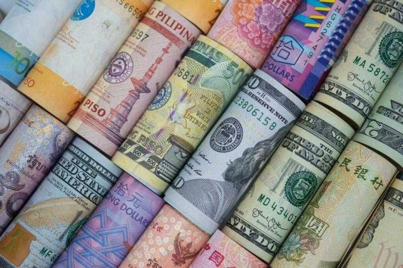 أسعار العملات الأجنبية والعربية اليوم بنهاية اليوم (إنفوجراف)